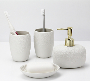 Four-piece bathroom with white embossed flowers